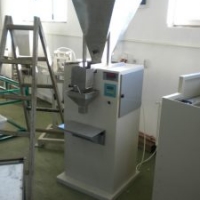 Poluautomatska pakerica za zrnaste materijale PAVK-100